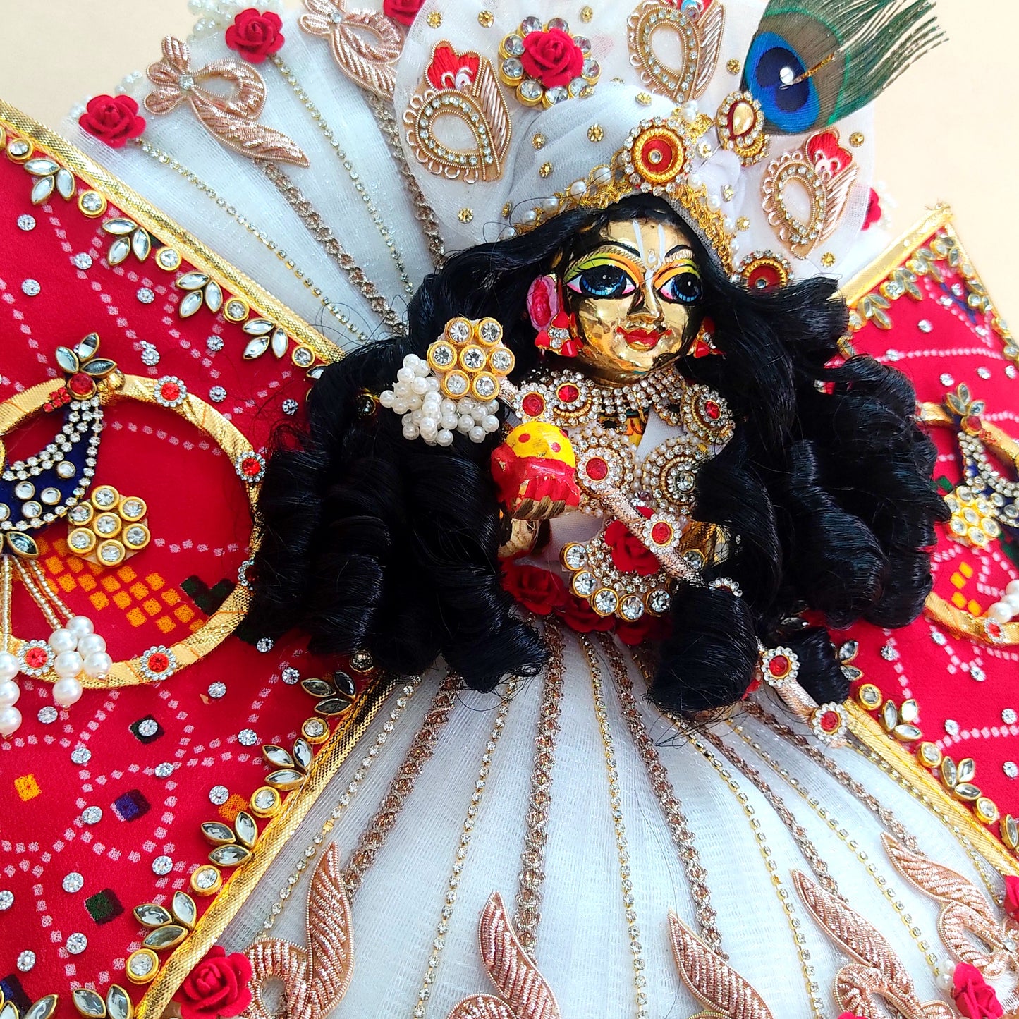 Butterfly Style Red & White Kanha ji Dress – Bandhej Print with Handmade Peacock Patches, Mukut & Full Shringar Set